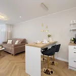 Modern Near The Palace Of Culture And Science By Rent Like Apartment Warschau